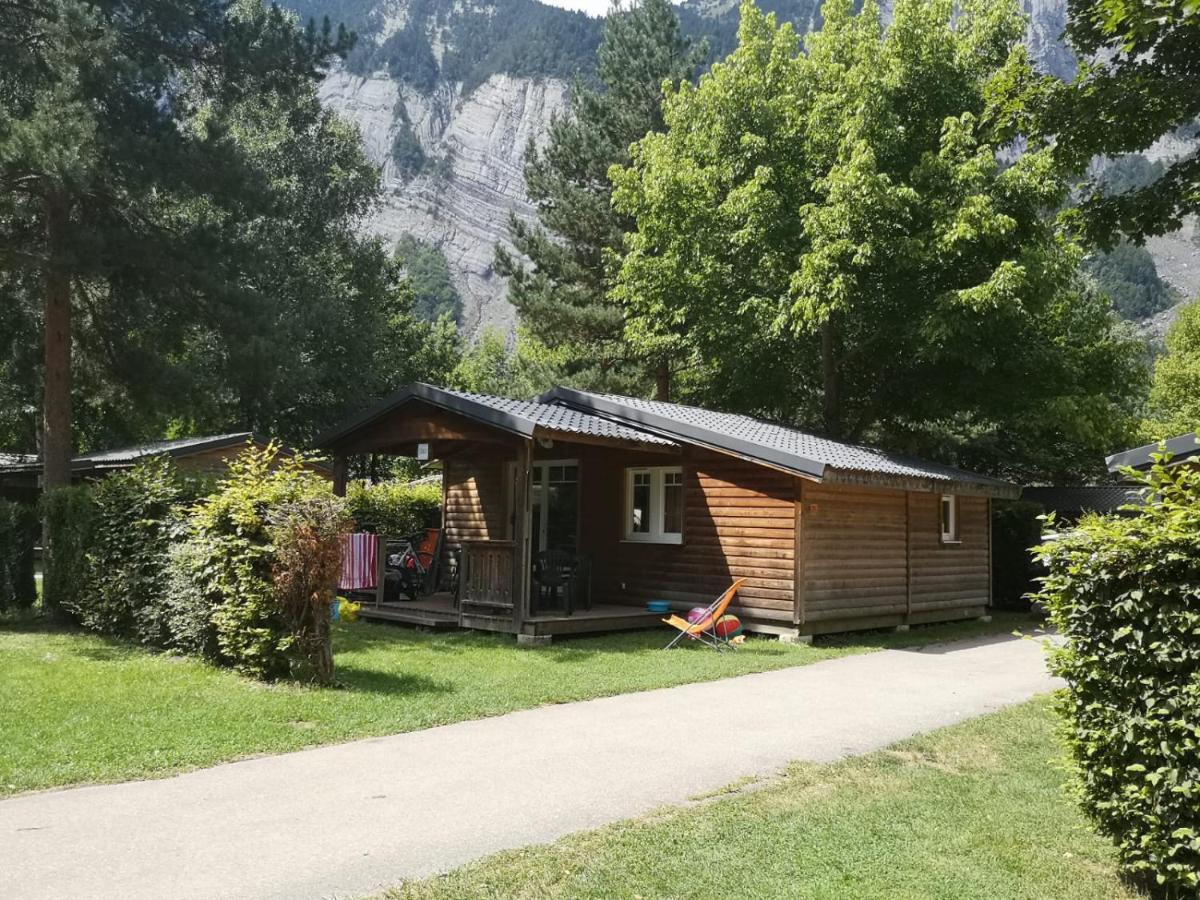 Camping Le Colporteur Hotell Le Bourg-dʼOisans Exteriör bild