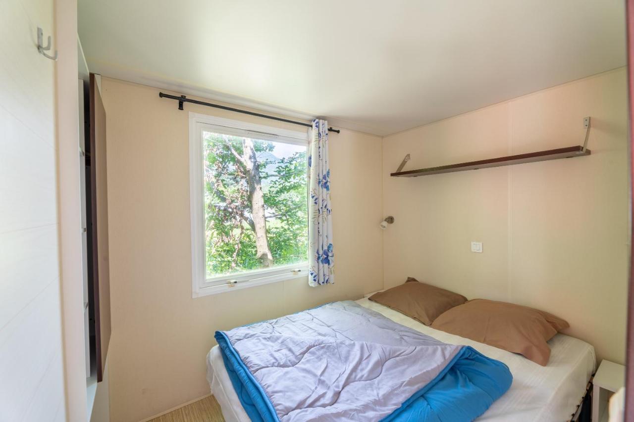 Camping Le Colporteur Hotell Le Bourg-dʼOisans Exteriör bild