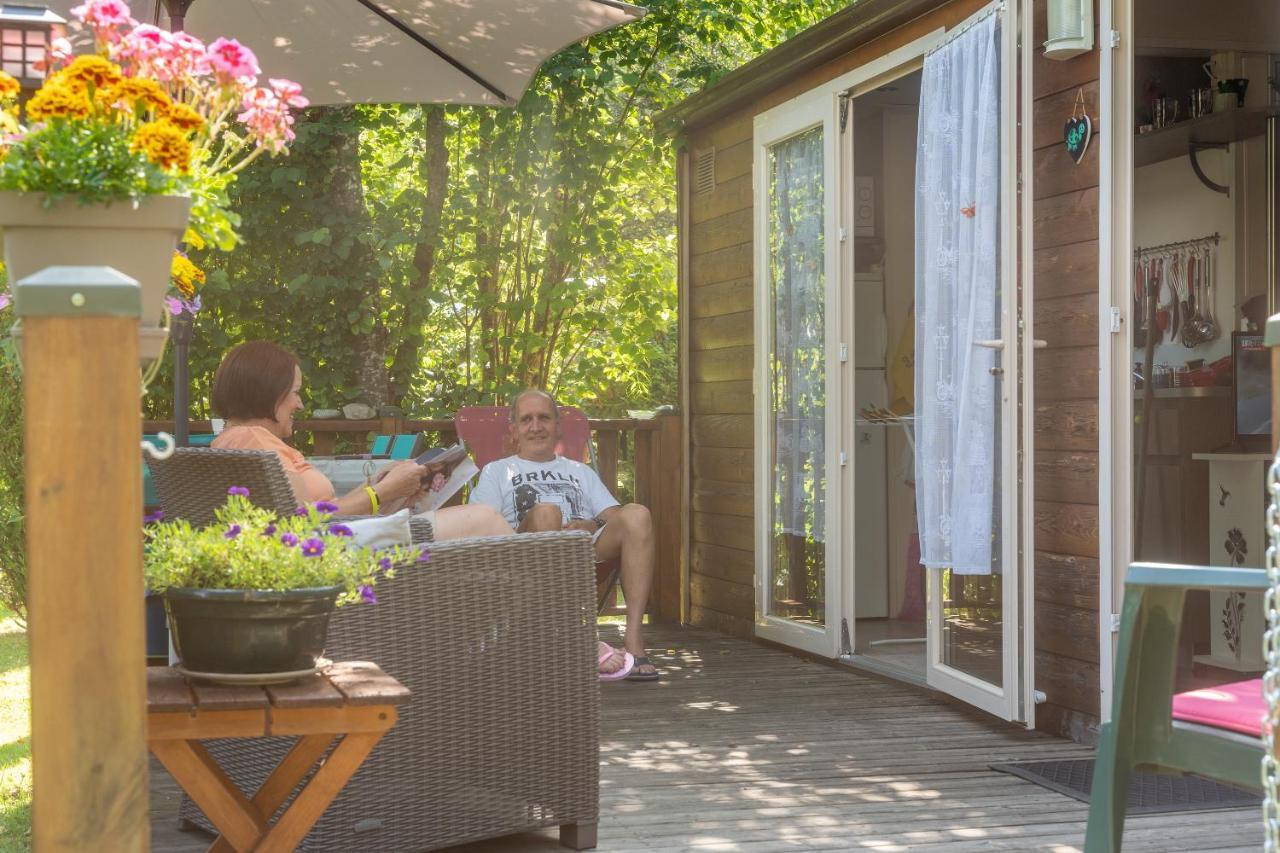 Camping Le Colporteur Hotell Le Bourg-dʼOisans Exteriör bild
