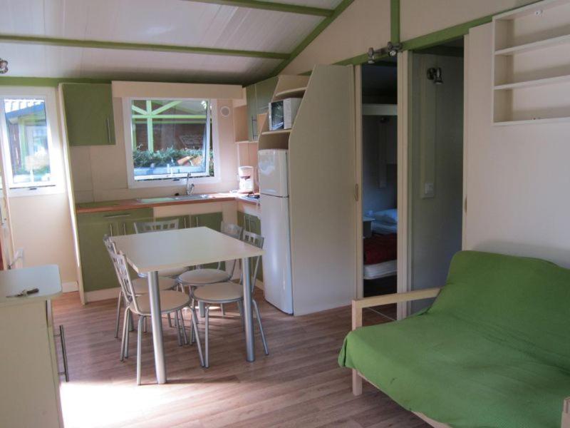 Camping Le Colporteur Hotell Le Bourg-dʼOisans Exteriör bild