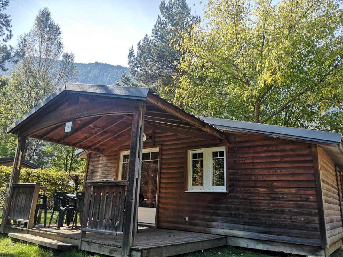 Camping Le Colporteur Hotell Le Bourg-dʼOisans Exteriör bild
