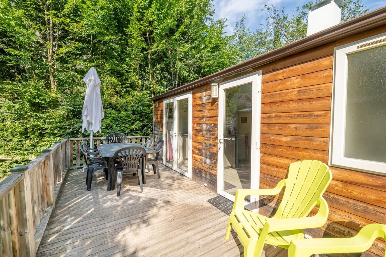 Camping Le Colporteur Hotell Le Bourg-dʼOisans Exteriör bild