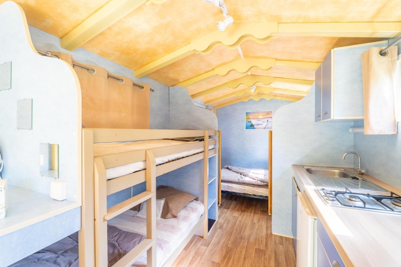 Camping Le Colporteur Hotell Le Bourg-dʼOisans Exteriör bild