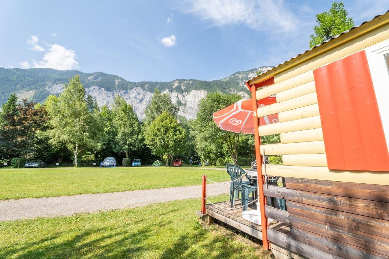 Camping Le Colporteur Hotell Le Bourg-dʼOisans Exteriör bild