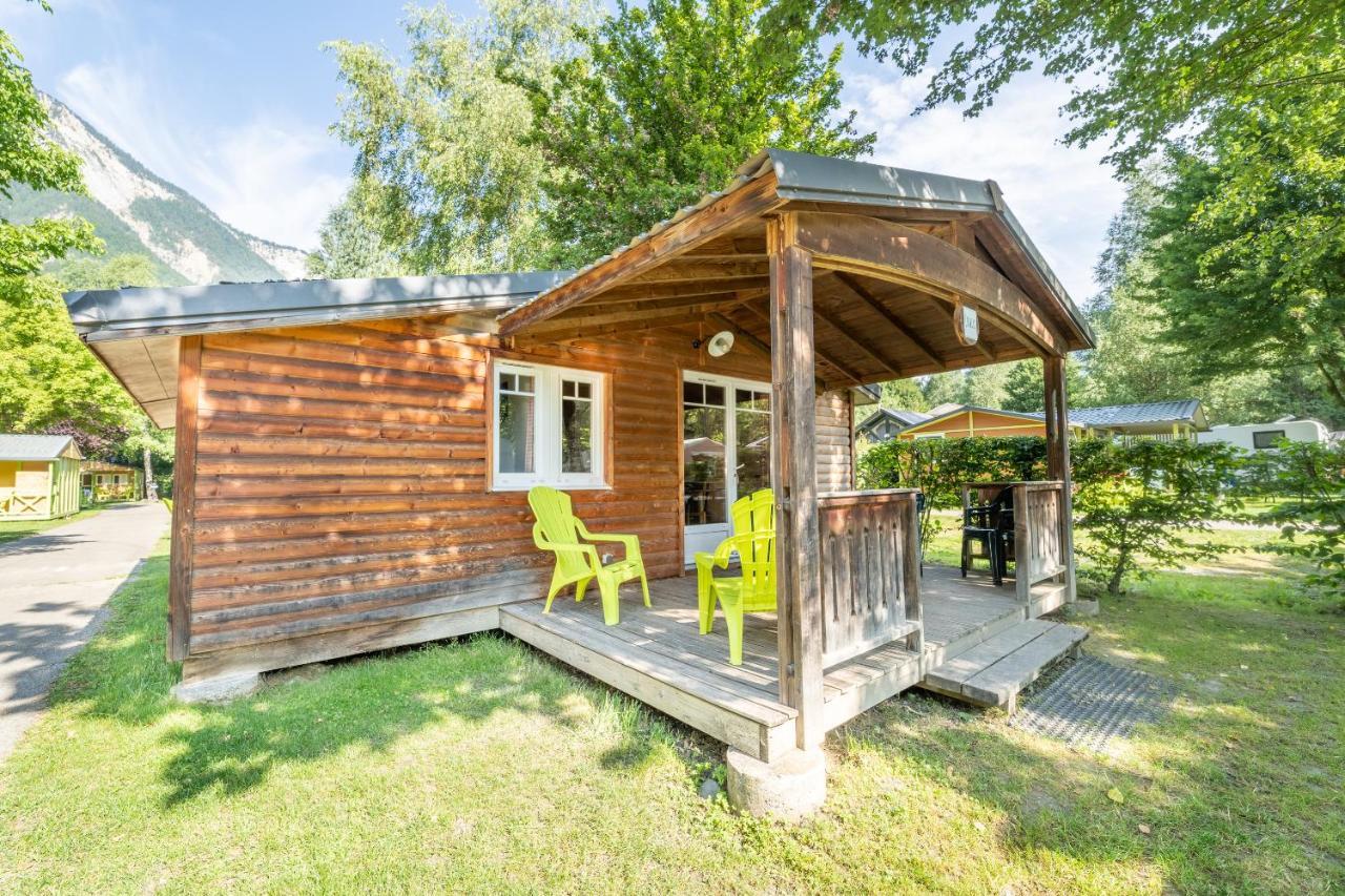 Camping Le Colporteur Hotell Le Bourg-dʼOisans Exteriör bild