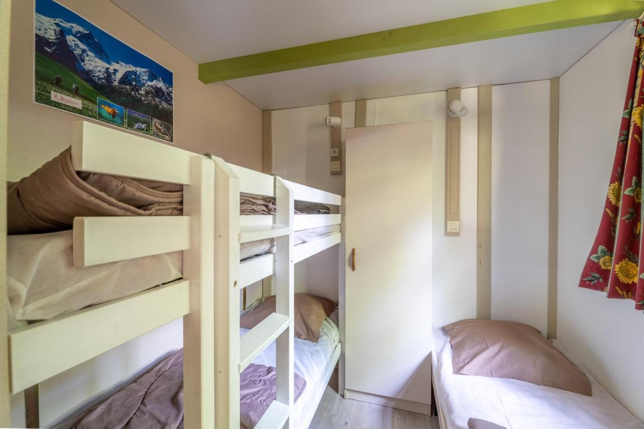Camping Le Colporteur Hotell Le Bourg-dʼOisans Exteriör bild