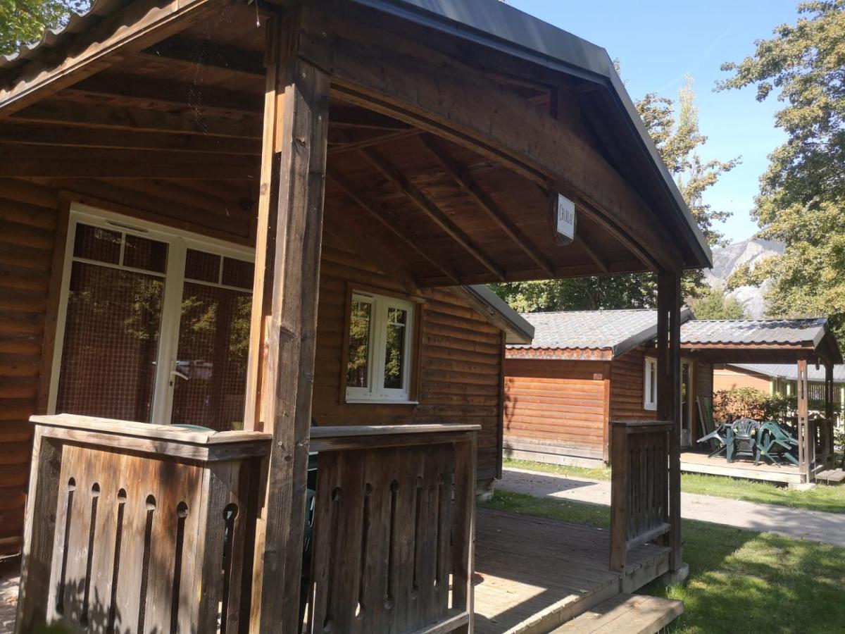 Camping Le Colporteur Hotell Le Bourg-dʼOisans Exteriör bild