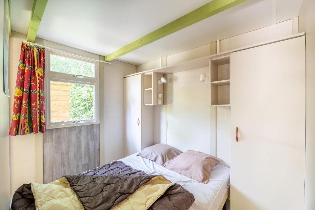 Camping Le Colporteur Hotell Le Bourg-dʼOisans Exteriör bild