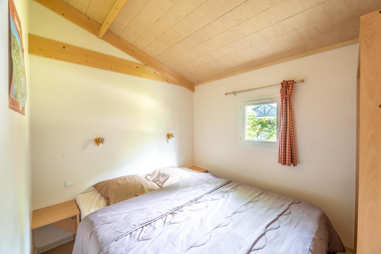 Camping Le Colporteur Hotell Le Bourg-dʼOisans Exteriör bild