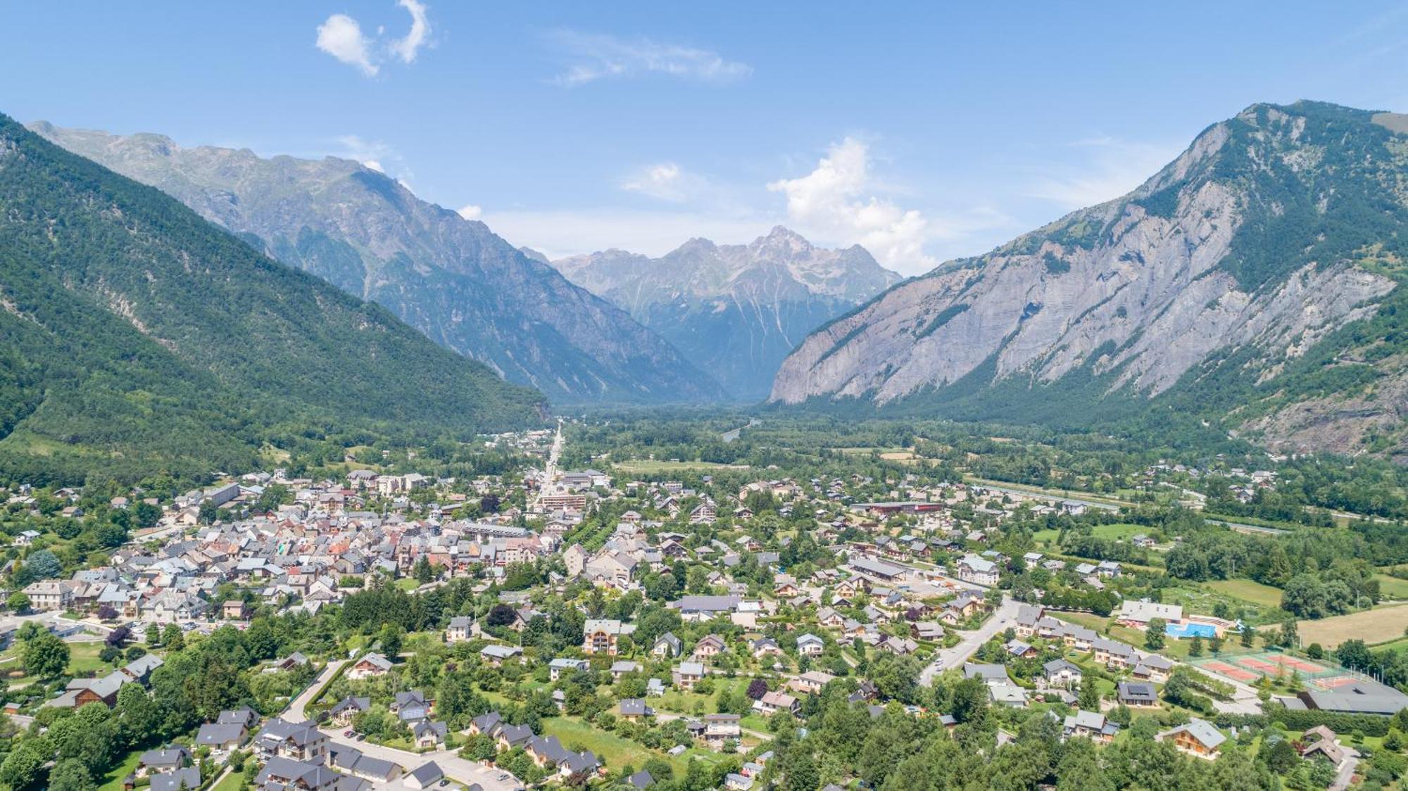 Camping Le Colporteur Hotell Le Bourg-dʼOisans Exteriör bild