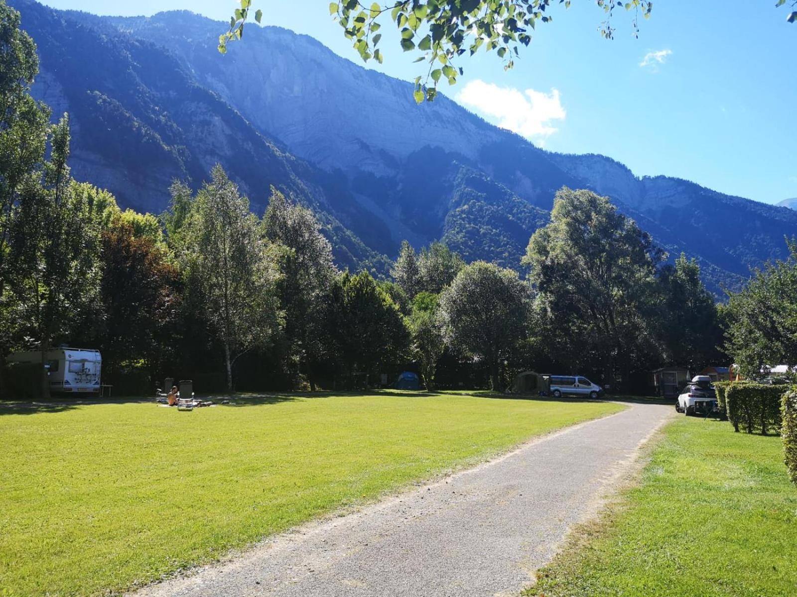 Camping Le Colporteur Hotell Le Bourg-dʼOisans Exteriör bild