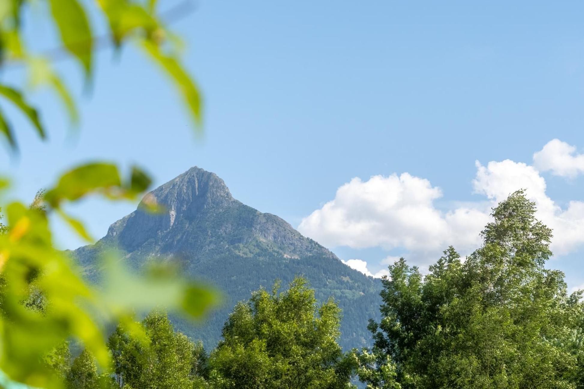 Camping Le Colporteur Hotell Le Bourg-dʼOisans Exteriör bild