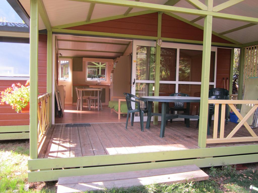 Camping Le Colporteur Hotell Le Bourg-dʼOisans Exteriör bild