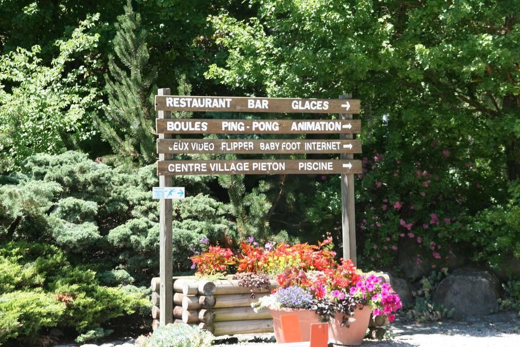 Camping Le Colporteur Hotell Le Bourg-dʼOisans Exteriör bild