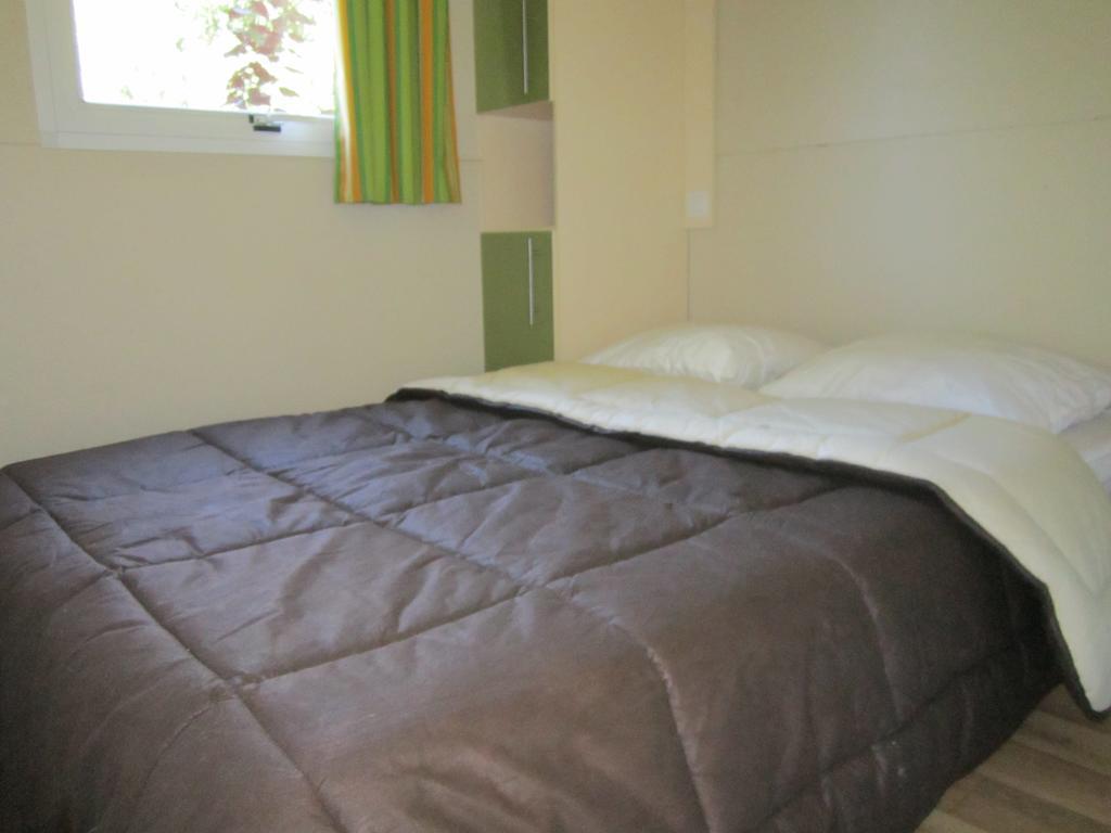 Camping Le Colporteur Hotell Le Bourg-dʼOisans Exteriör bild