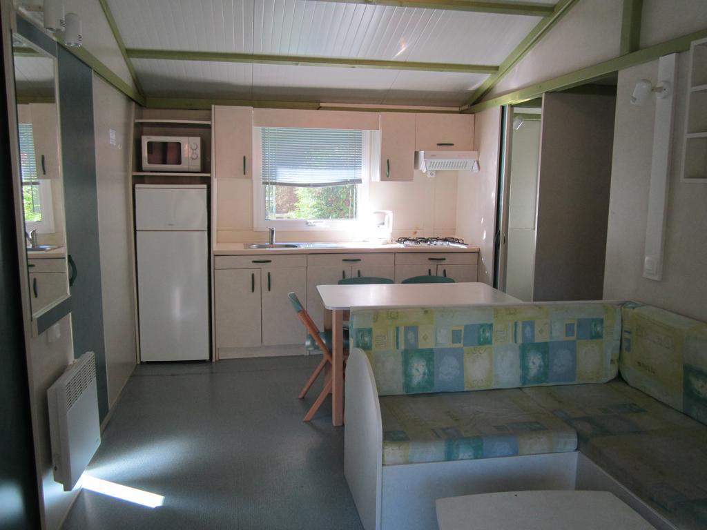 Camping Le Colporteur Hotell Le Bourg-dʼOisans Exteriör bild