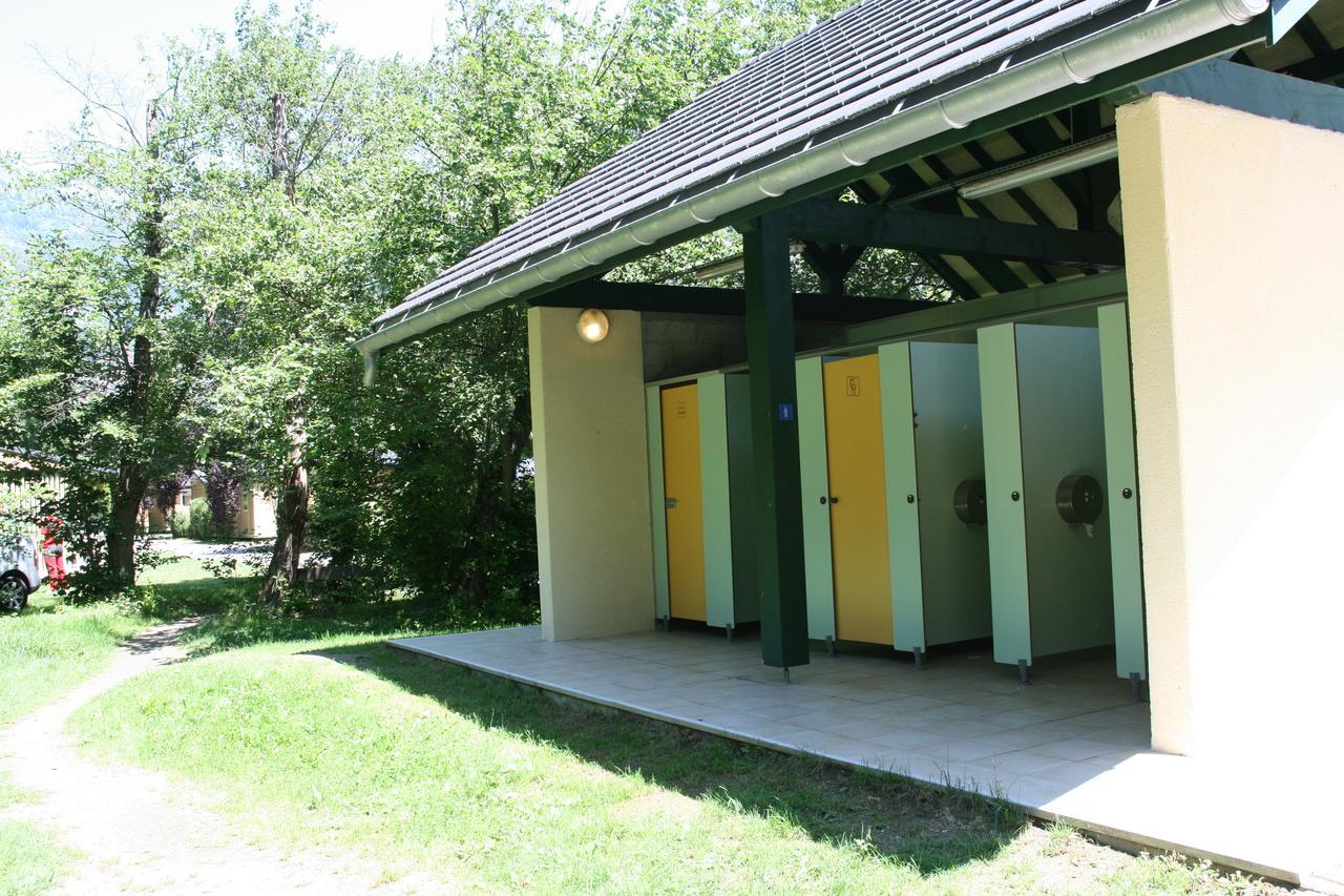 Camping Le Colporteur Hotell Le Bourg-dʼOisans Exteriör bild